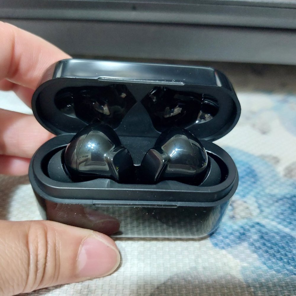 iLive Truly Wireless Bluetooth Earbuds Black LOST CHARGING CASE ITEM IS NEW